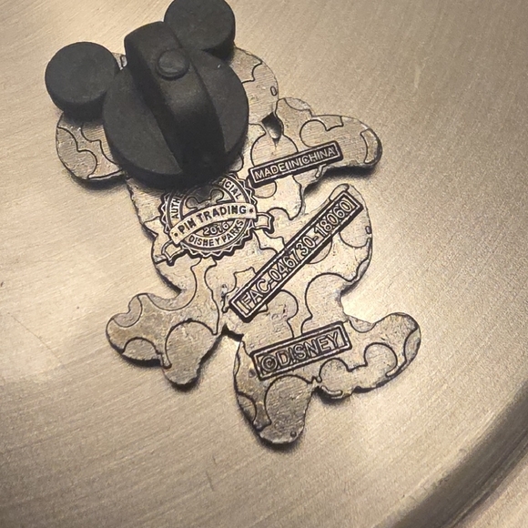 Disney Pin – Minnie Mouse Disney Trading Collector Pin - Picture 2 of 4